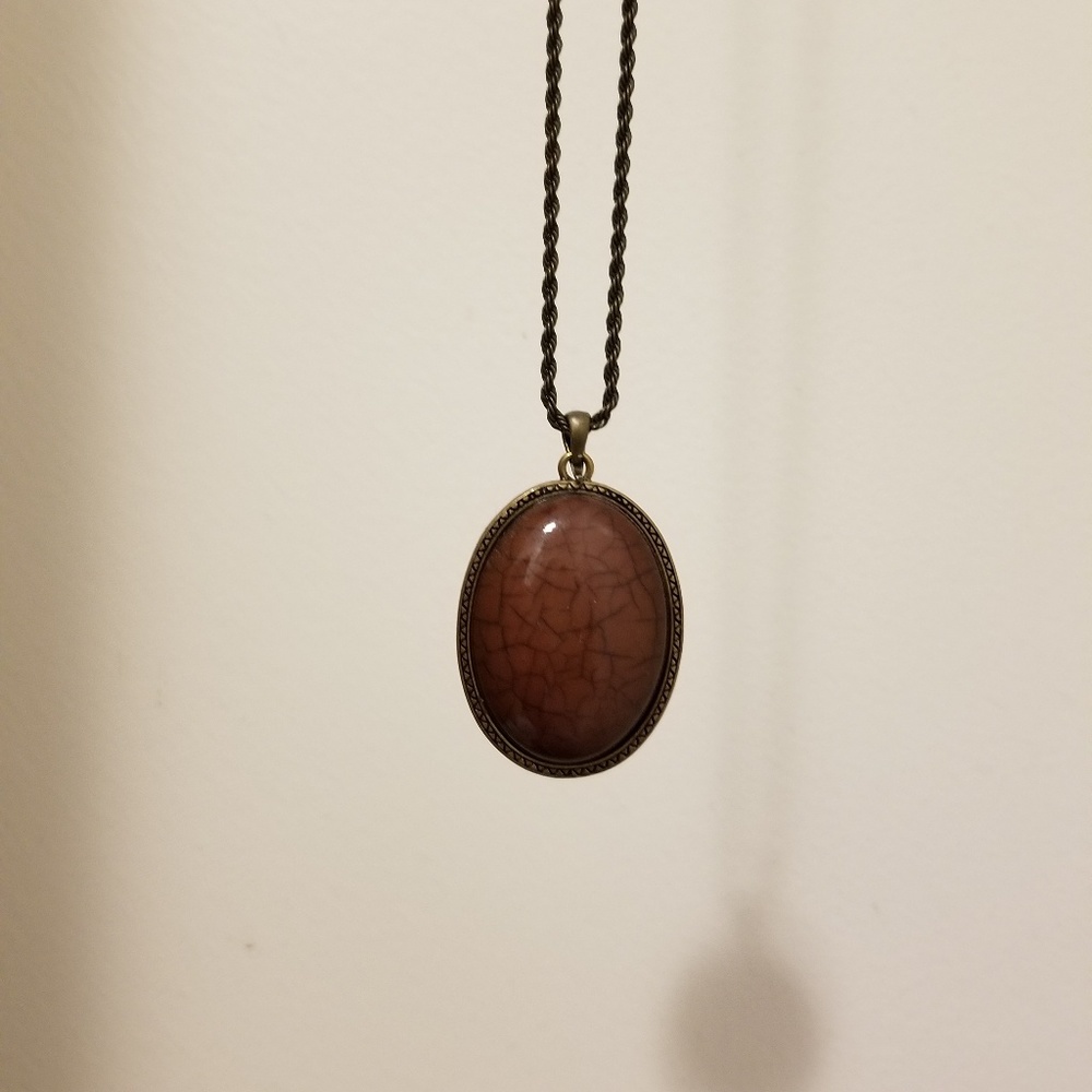 Brown pendant necklace